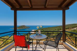 Coastal Paradise Found - Komis Private Pool Retreat