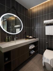 Hotel Rooms, Suites & Residences with Stunning City Views at Bassac Signature