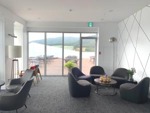 The Pora Suites
