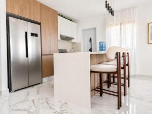 New 3BR Villa - Beach Club, Padel & Pool, Sleeps 8