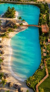 New 3BR Villa - Beach Club, Padel & Pool, Sleeps 8