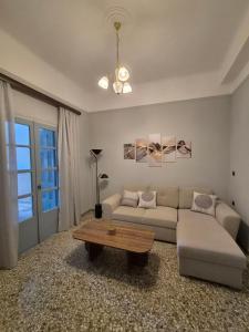 Detached house with garden 12 minutes from the Stavros Niarchos Foundation