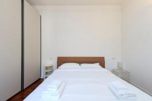 Xenia Milano - 2 room apt in Via Perugino 16