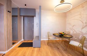 Sakura - One Bedroom Apartment - next to Victoria Avenue and Cismigiu Park
