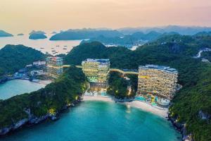 H21404 Building 1,Flamingo Cat Ba Green Balcony Oceanview