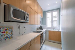 Charming 1BD with Elevator, walk to Arc de Triomphe