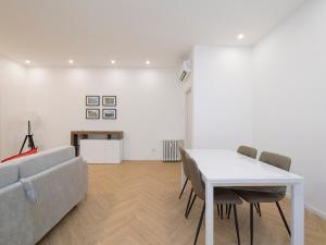 Xenia Milano - 2 room apt in Via Amadeo 14