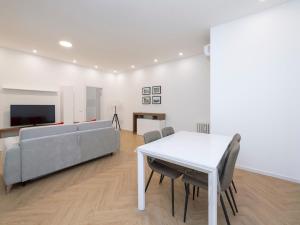 Xenia Milano - 2 room apt in Via Amadeo 14