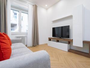 Xenia Milano - 2 room apt in Via Amadeo 14
