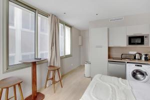 Bright and cozy air-conditioned studio