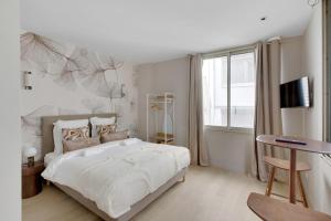 Bright and cozy air-conditioned studio
