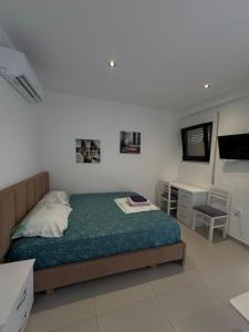 AJ Studio Apartments