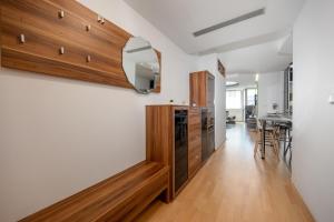 Modern Vienna Gate Apartment with Balcony & Free Parking