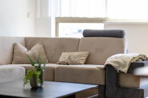 Modern Vienna Gate Apartment with Balcony & Free Parking