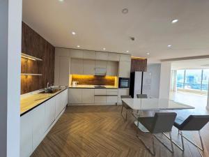 Luxurious Condo with City View at Olympic Residence