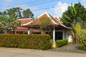 Private Pool Villa - 3BR Multi-Family in Mae Phim - Sleeps 8