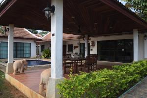Private Pool Villa - 3BR Multi-Family in Mae Phim - Sleeps 8