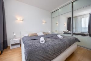 Modern Vienna Gate Apartment with Balcony & Free Parking