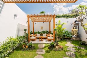 Arkarhea Villa 2, Brand New Tropical Villa with Cabana near Canggu