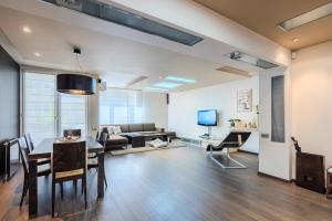 Dimora Serenity, 2BDR , NDK, Garage & Parking