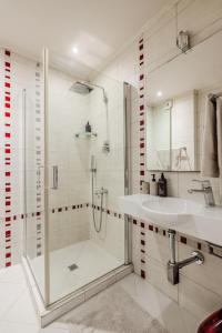 Dimora Serenity, 2BDR , NDK, Garage & Parking