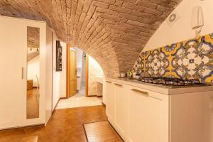 Viola - Historic Brick Vaults in Artists District