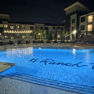 Elegant 2 Bedrooms 3 Beds with Resort Aminities