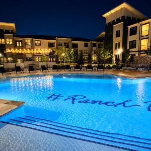 Elegant 2 Bedrooms 3 Beds with Resort Aminities
