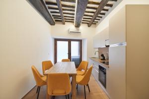 Elce - Historic Brick Arch 2BR & 2BA