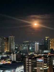 Aureo 1BR Fame Residences near Shaw, SM Megamall, Ortigas Skyline View