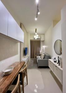 Aureo 1BR Fame Residences near Shaw, SM Megamall, Ortigas Skyline View