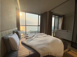 Sea View Large Luxury Space For Comfort and Joy