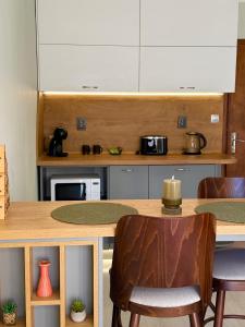 Cozy studio near the park with huge verandah Free parking