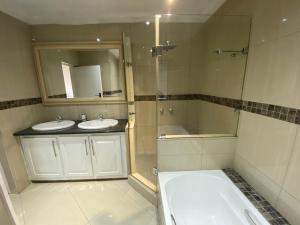 Superior Suite 4 at CView