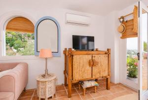 "The Chill Pad A Boutique Style StudioYour Soul Caresses The Sea"