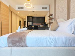Modern Fully Furnished Apartment in Regina Tower JVC - Easy Access to JBR, Circle Mall & Dubai Hills Mall