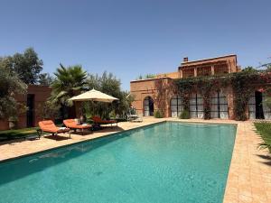 Villa Chic Sans Vis-a-vis Jardin Privé et Piscine Privée avec Gouvernante