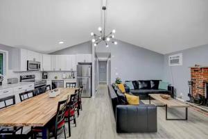 Poconos Chalet, Game Room, Hot Tub & Firepit