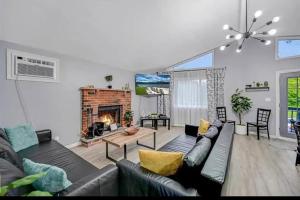 Poconos Chalet, Game Room, Hot Tub & Firepit