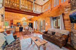 Family Retreat- Hot Tub- Pool Table- Fire Pit- BBQ Grill- Kids Zone- Arcade Games