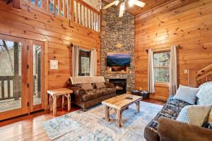 Family Retreat- Hot Tub- Pool Table- Fire Pit- BBQ Grill- Kids Zone- Arcade Games