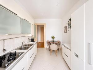 Roseto Apartment - Modern Elegance and Relaxation