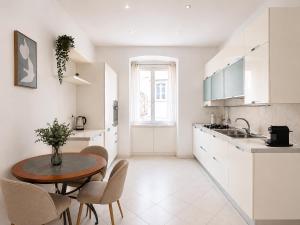 Roseto Apartment - Modern Elegance and Relaxation