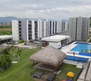 Descansa con vistas al lago, piscina, a 3 minutos de Girardot