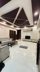 RD STAYCATION near KV temple