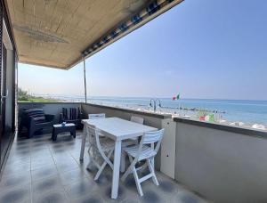 Clodia, terrazza vista mare e posto auto a soli 50 m dal mare! by Alfareal