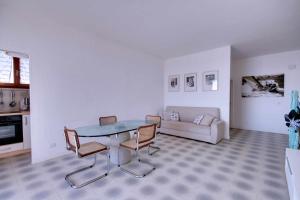 Clodia, terrazza vista mare e posto auto a soli 50 m dal mare! by Alfareal