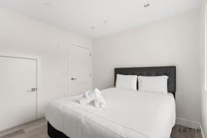 Sleek Coach House with Designer Kitchen - Sleeps 7