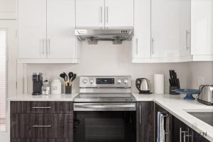 Sleek Coach House with Designer Kitchen - Sleeps 7