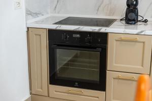 Historic Quarter Stay 1BR Apartment by PikHost